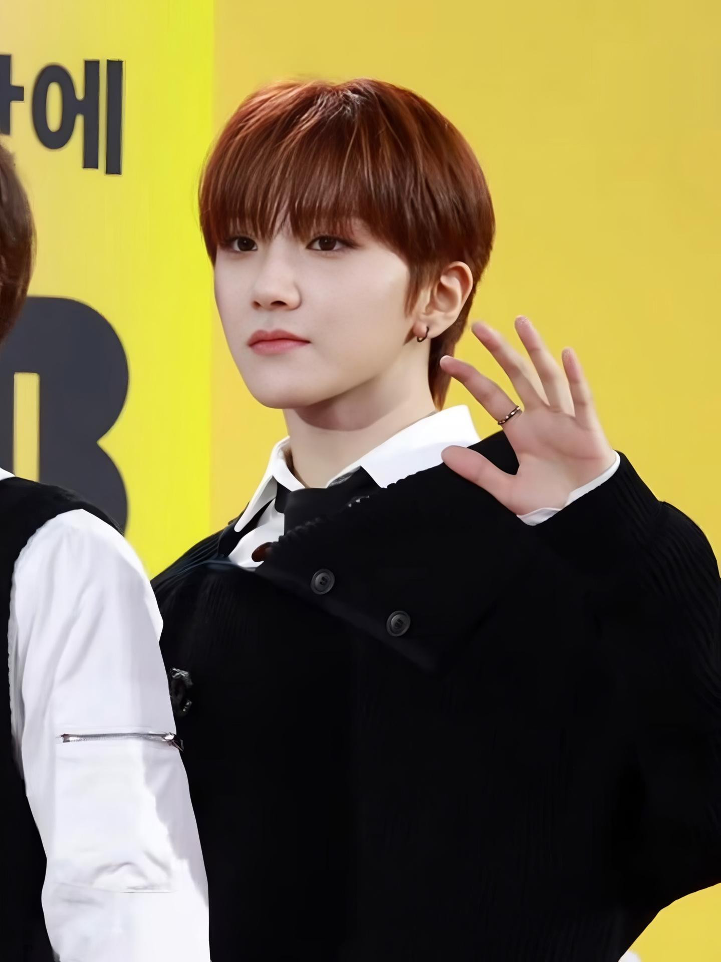 woonhak-un-khak-z-hurtu-boynextdoor