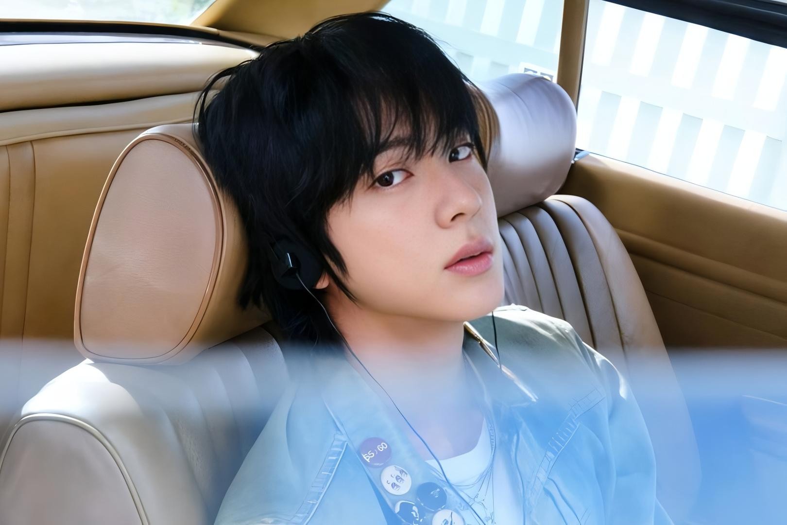 Джин досягає сольного успіху з альбомом Echo, посівши третє місце у Billboard 200