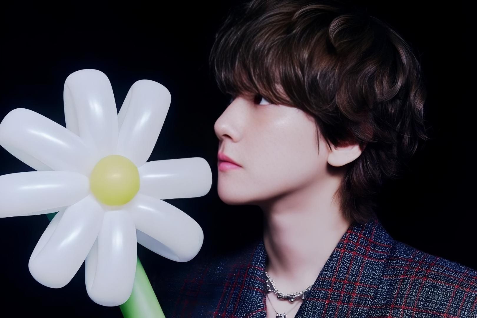 БекХьон святкує успіх нового сольного альбому Essence of Reverie, перевищивши 1 мільйон проданих копій