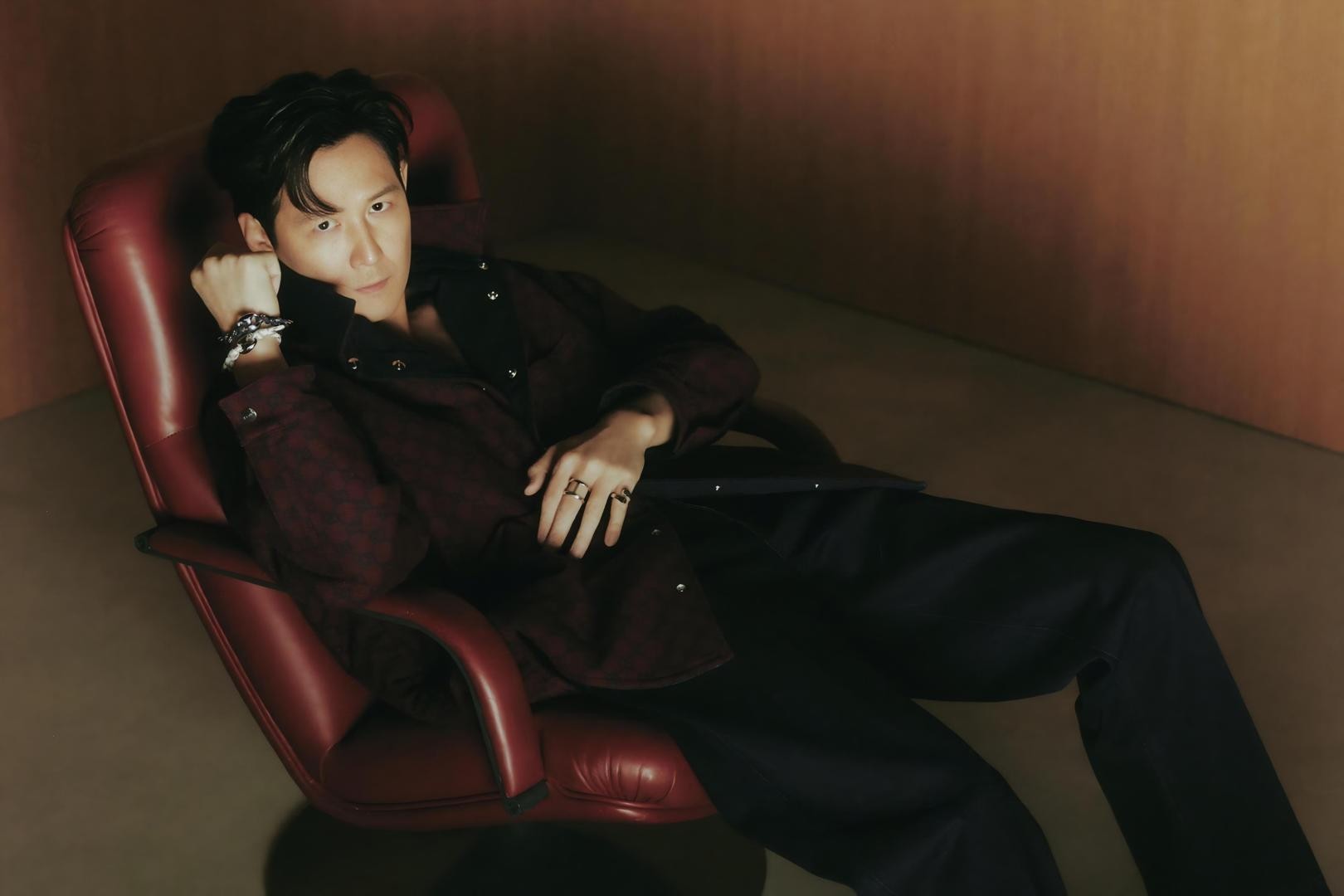 Лі Чжун Дже в інтерв'ю Arena Homme+ Korea поділився думками про свою кар'єру та роль у "Грах в кальмара"