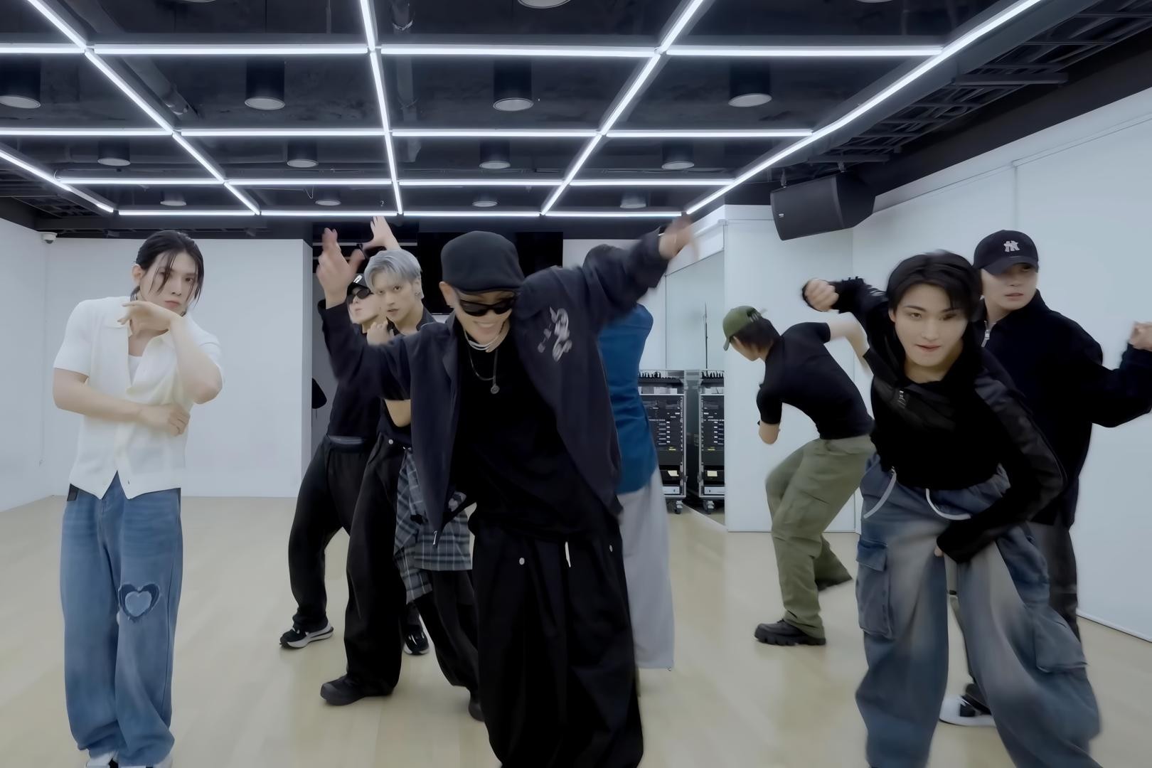 ATEEZ представили танцювальне відео на пісню Lemon Drop