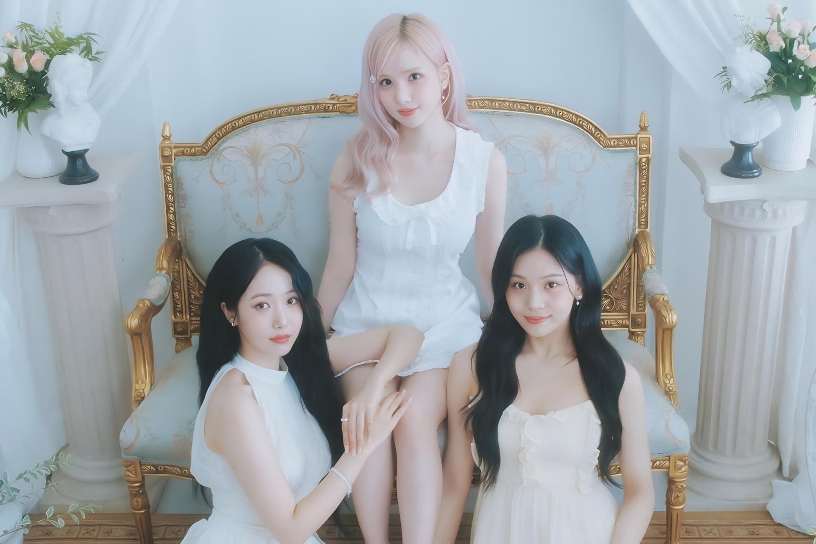 VIVIZ анонсує новий альбом "A Montage of ()" та світовий тур "NEW LEGACY"