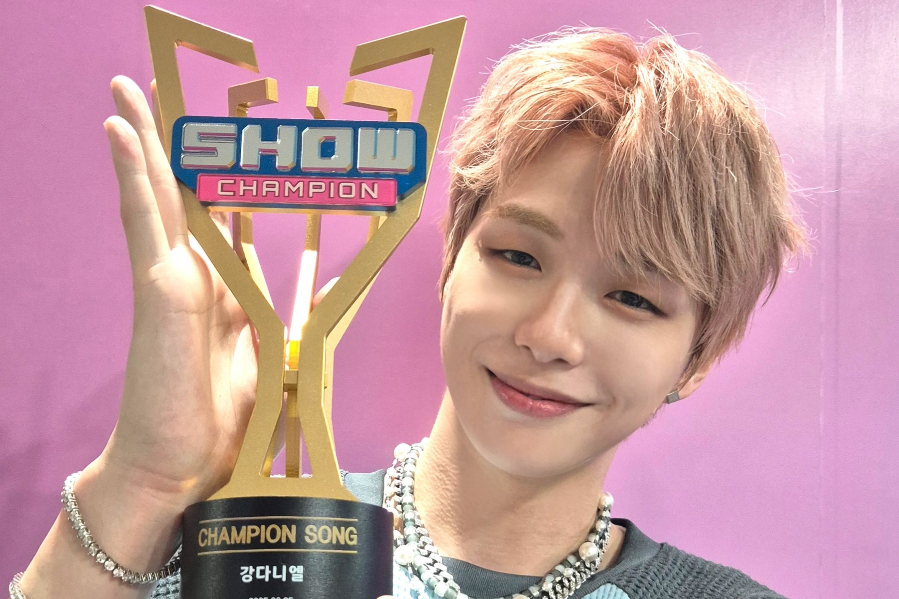 Kang Daniel отримав нагороду за трек Episode на Show Champion