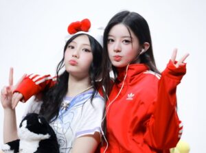 ILLIT: Wonhee та Minju поцілунок на фансайні
