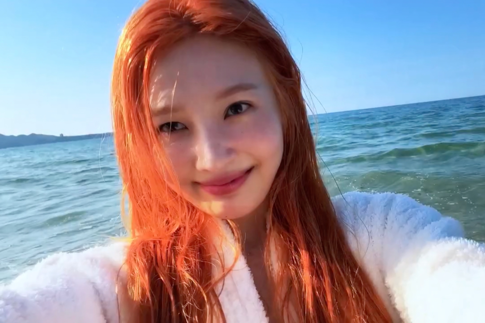Joy з Red Velvet повертається з міні-альбомом "From JOY, with Love"