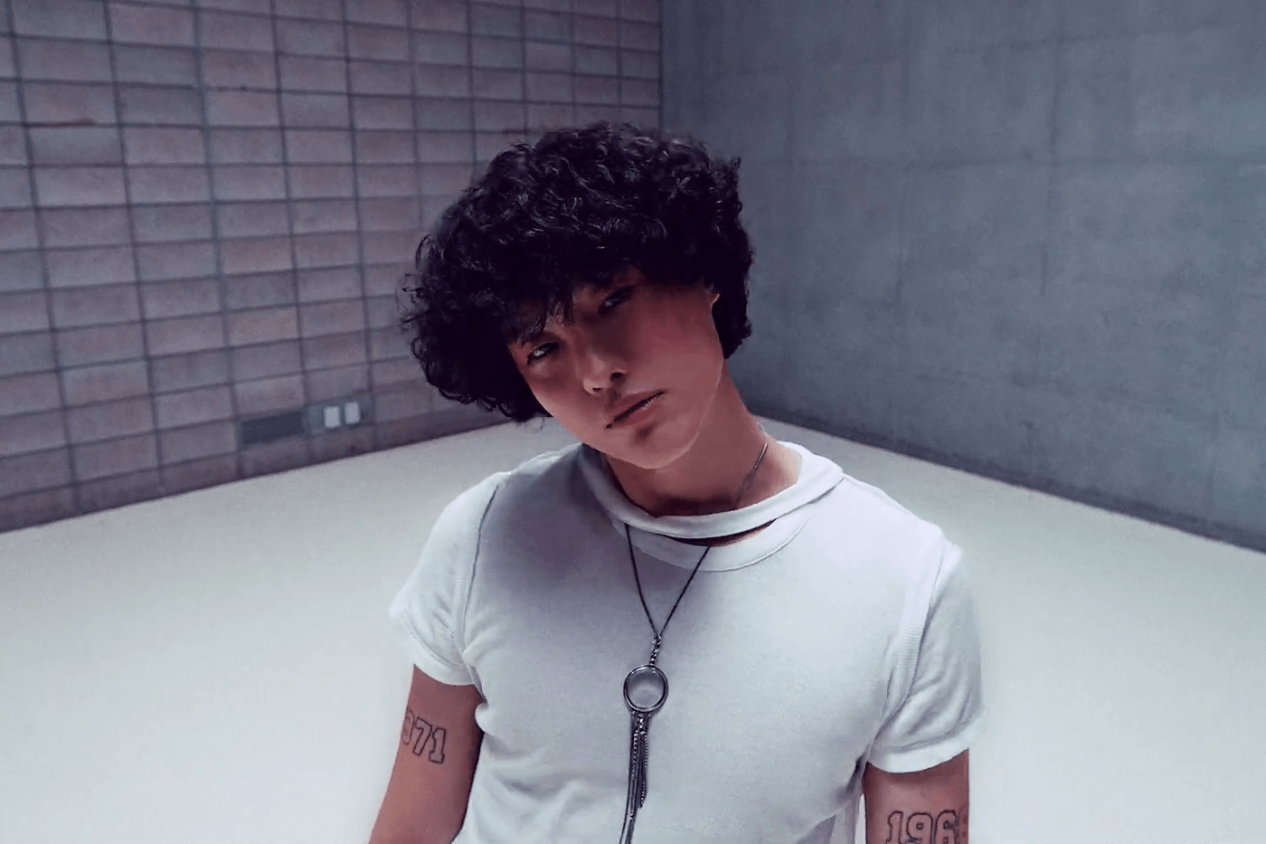 WOODZ презентував кліп на Smashing Concrete