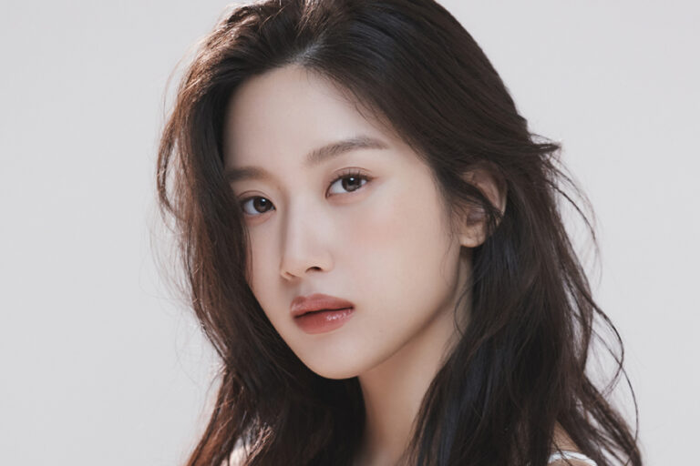 Moon Ga Young ведучою Mnet Steal Heart Club
