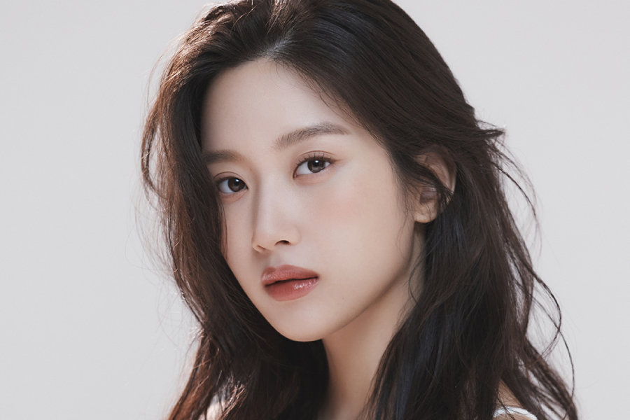 Moon Ga Young ведучою Mnet Steal Heart Club