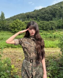 Jang Wonyoung з IVE у військовій формі: фотосесія вразила мережу