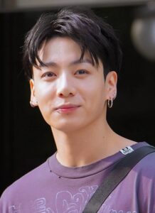 Jungkook показав новий пірсинг на губі