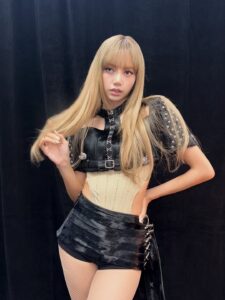 Lisa BLACKPINK у бікіні: фото в Instagram викликали фурор