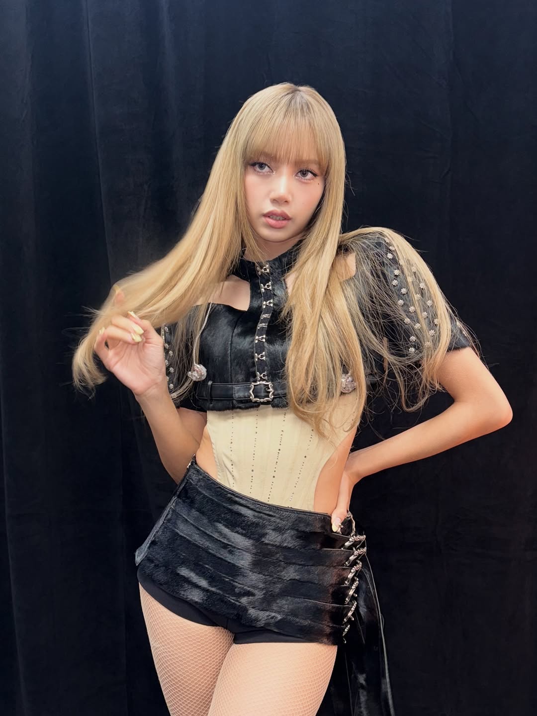 Lisa BLACKPINK у бікіні: фото в Instagram викликали фурор