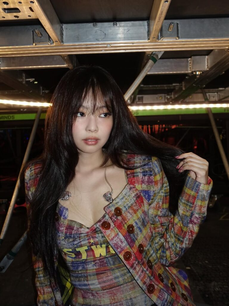 Jennie BLACKPINK втрачає контракти: Karina aespa та Felix Stray Kids їх замінюють