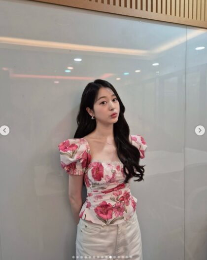 Сестра Jang Wonyoung з IVE, Jang Da Ah, вражає схожістю з айдолкою