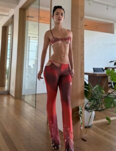 Daniela Avanzini з KATSEYE у відвертій фотосесії для Flaunt Magazine
