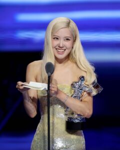 Rosé BLACKPINK та Bruno Mars отримали "Пісню року" на MTV VMAs 2025 за трек APT