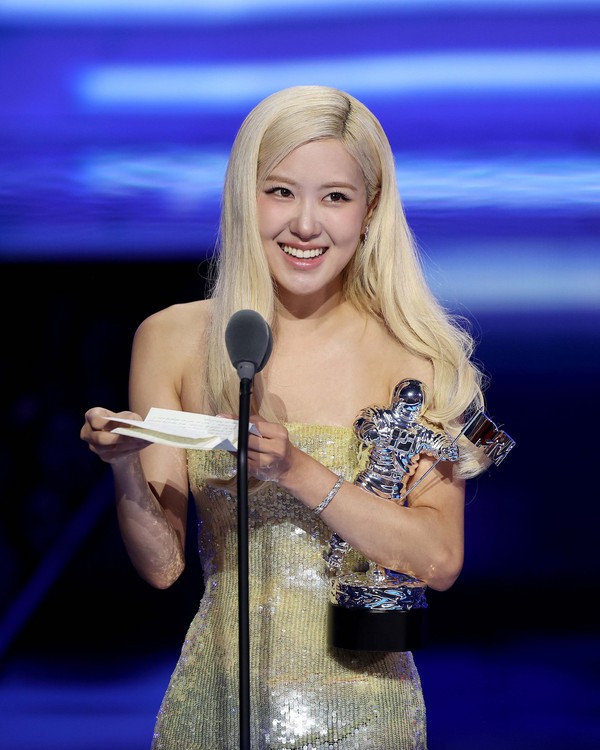 Rosé BLACKPINK та Bruno Mars отримали "Пісню року" на MTV VMAs 2025 за трек APT