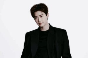 Lee Jong Suk презентував офіційний Lightstick для азійського туру 2025 року