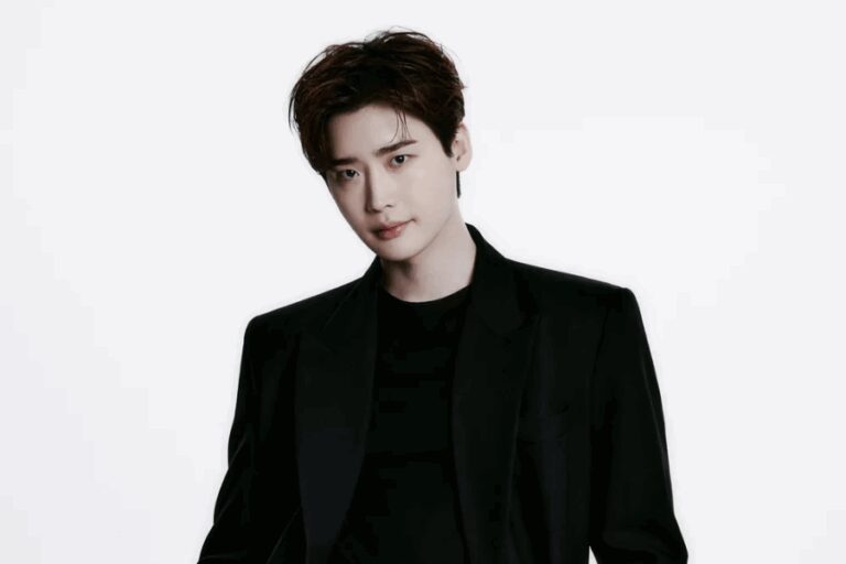 Lee Jong Suk презентував офіційний Lightstick для азійського туру 2025 року
