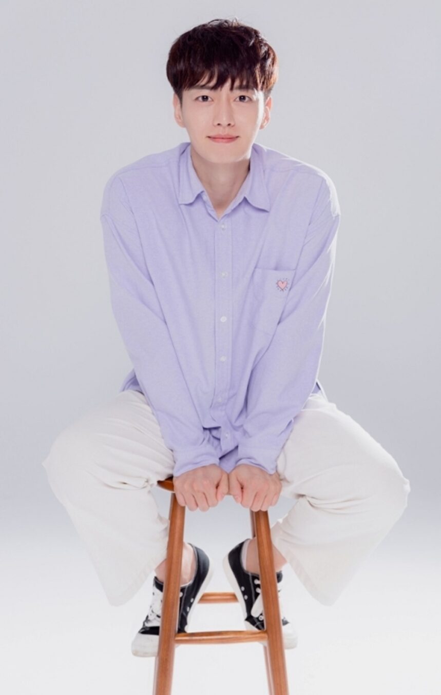 Диктор KBS Park Cheol Gyu, схожий на Cha Eun Woo, став вірусним у мережі та завоював серця ahjummas