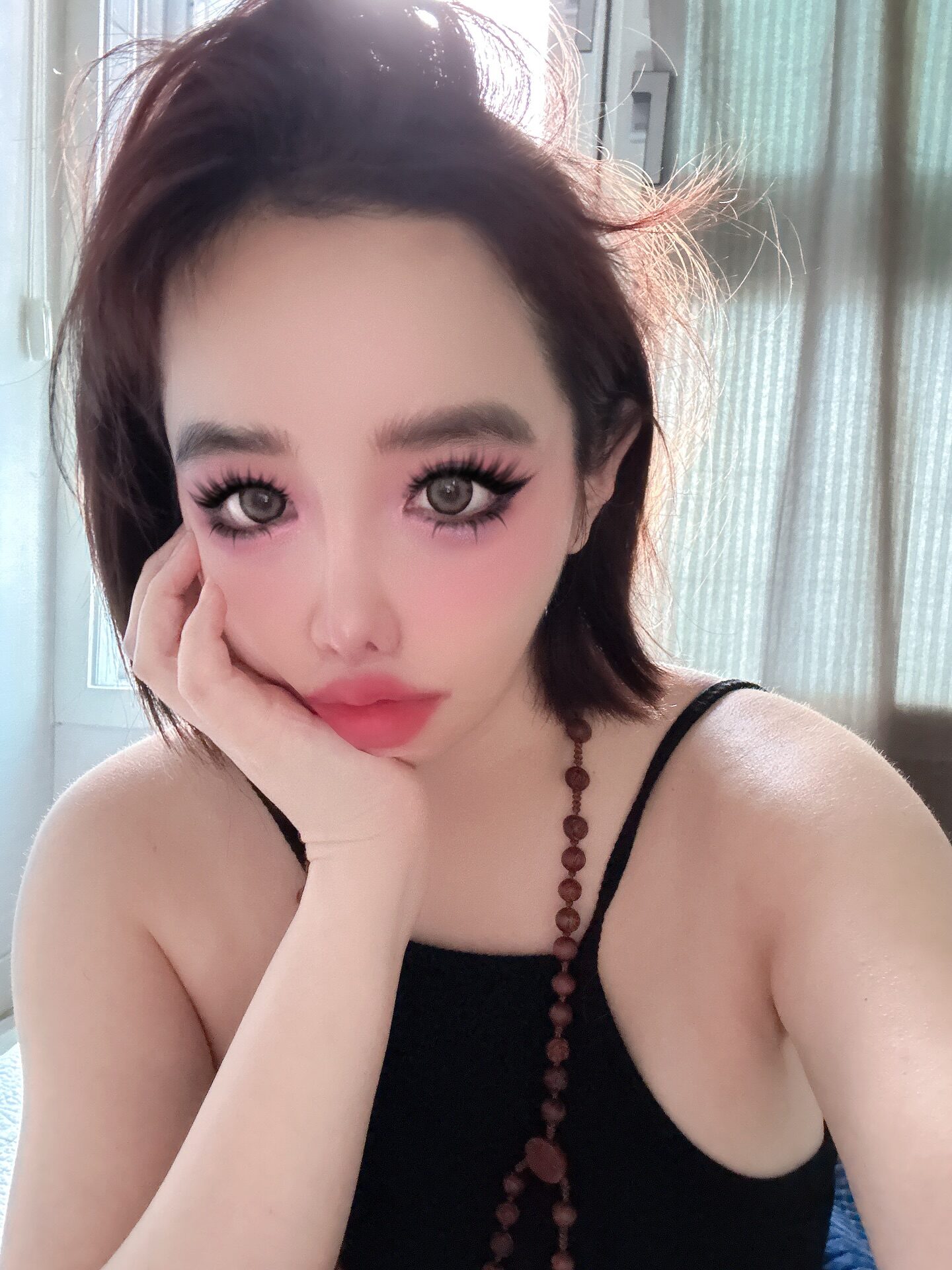 Park Bom лише Lee Min Ho Instagram: Співачка відписалася від усіх, викликавши занепокоєння.