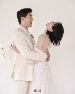 Актори K-Drama Lee Jang Woo та Jo Hye Won поділилися весільними фото
