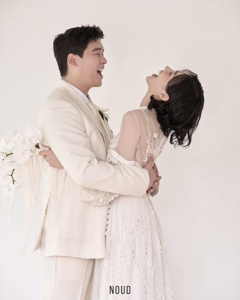Актори K-Drama Lee Jang Woo та Jo Hye Won поділилися весільними фото