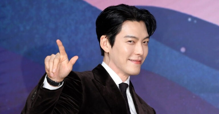 Kim Woo Bin демонструє відповідальність на пресконференції Genie, Make A Wish