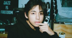 V з BTS у центрі скандалу W Korea Love Your W через "проблемні" вчинки.