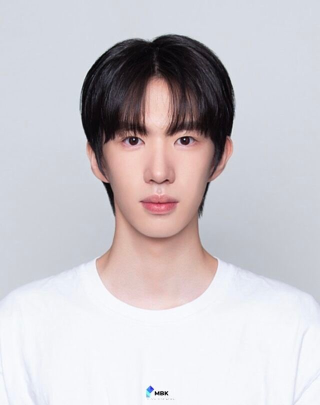 Трейні Ha Mingi, онук засновника Shinjeon Tteokbokki, готується до дебюту