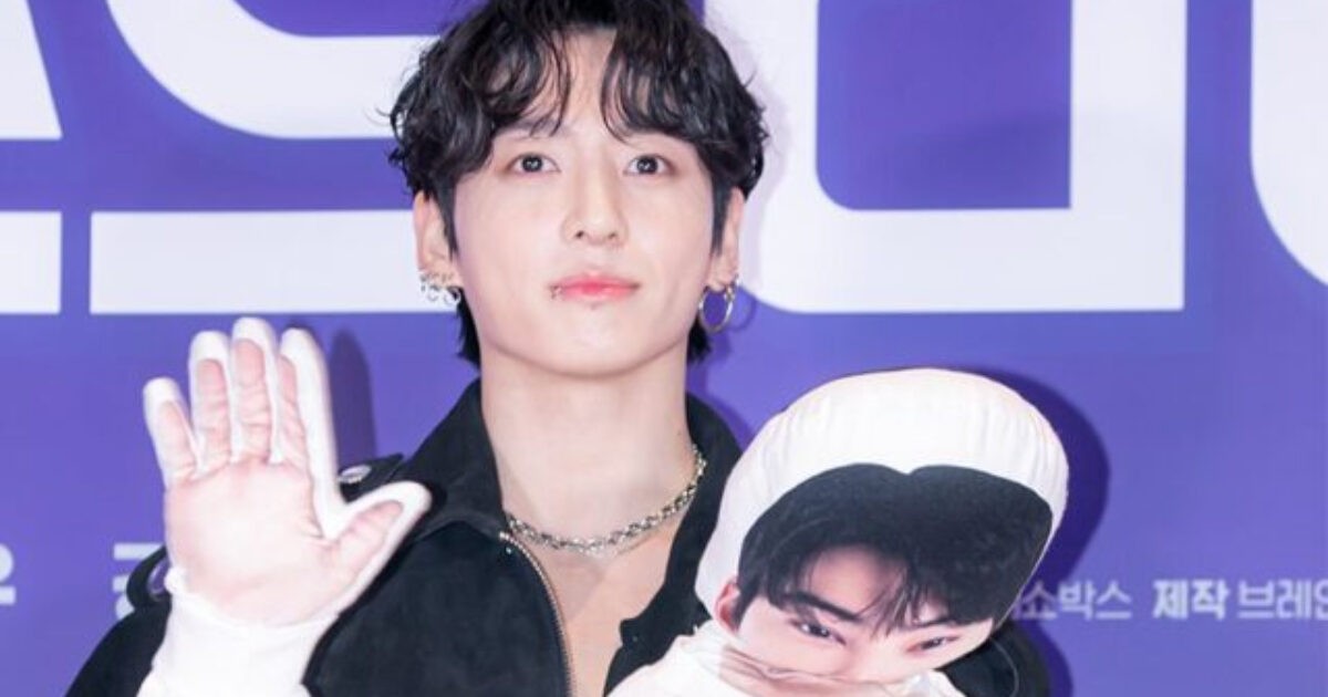 Jungkook одружив ляльку Cha Eun Woo на VIP-прем'єрі фільму "First Ride"