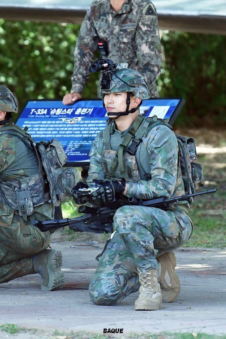 Taecyeon Captain Korea військові фото: 100-кілограмовий айдол, що став вірусним