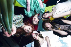 LE SSERAFIM та j-hope зі "SPAGHETTI" побили рекорди чартів