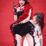 Jang Wonyoung: сміливий образ на дебюті "Eight" викликав фурор і порівняння з Jennie та HyunA