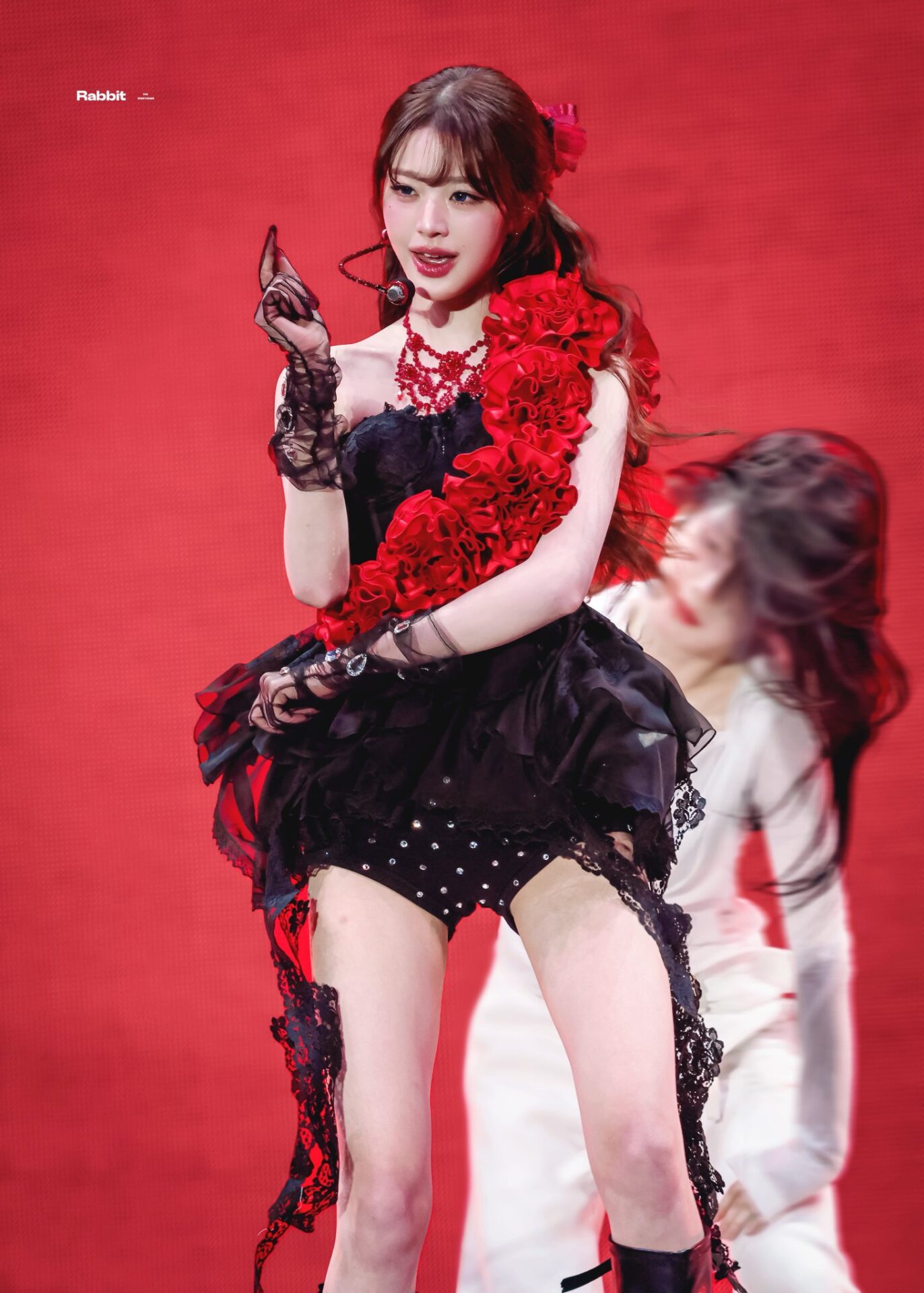 Jang Wonyoung: сміливий образ на дебюті "Eight" викликав фурор і порівняння з Jennie та HyunA