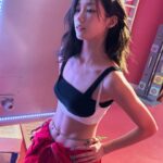 Kazuha LE SSERAFIM захоплює нетізенів своєю атлетичною статурою та балетною грацією