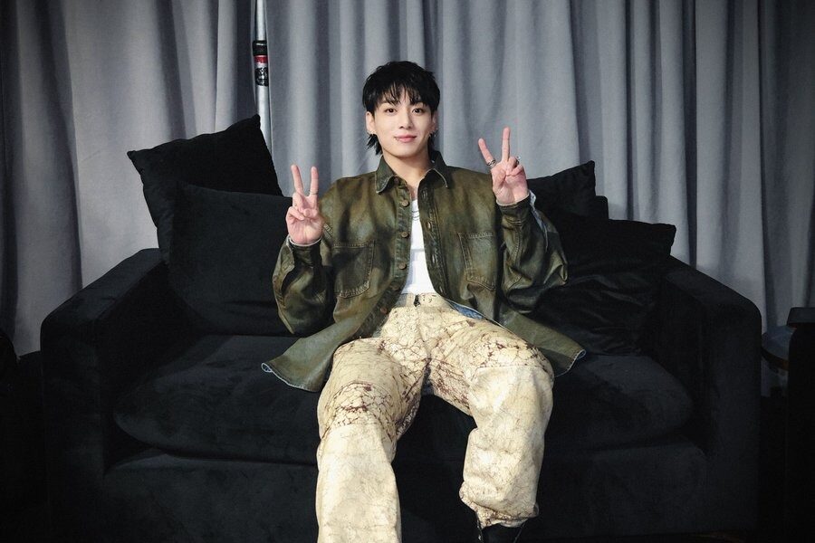 Jungkook вибачився за жест Mamma Mia під час лайв-стріму, отримавши похвалу за чуйність